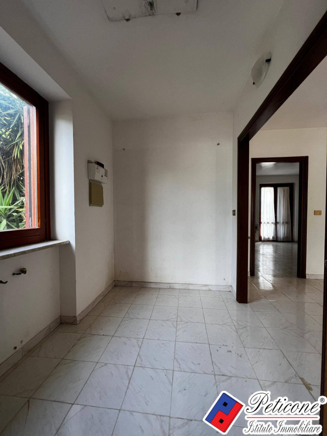 VILLA con TERRENO con permesso per COSTRUIRE SERRE
