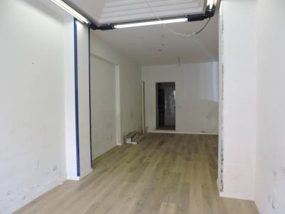 Locale commerciale in vendita