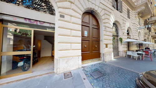 Fondo commerciale in affitto a Centro Storico, Roma (RM)