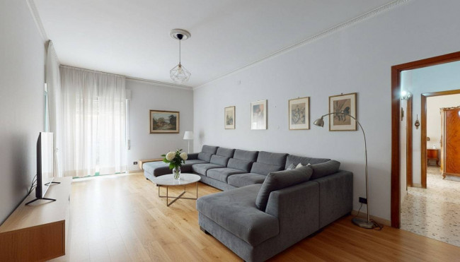 >5 locali in vendita