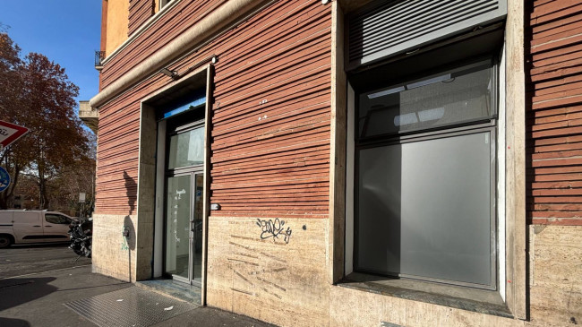 Locale commerciale in affitto