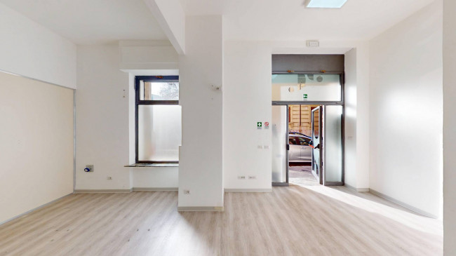 Locale commerciale in affitto