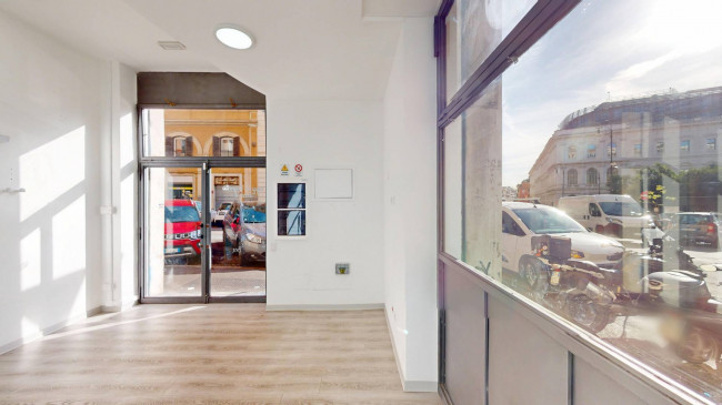 Locale commerciale in affitto