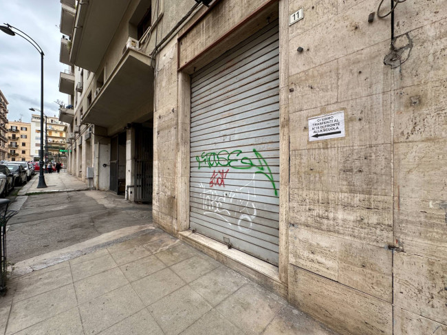 Locale commerciale in affitto