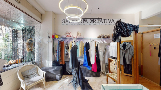 Locale commerciale in vendita