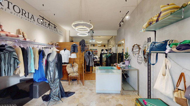 Locale commerciale in vendita