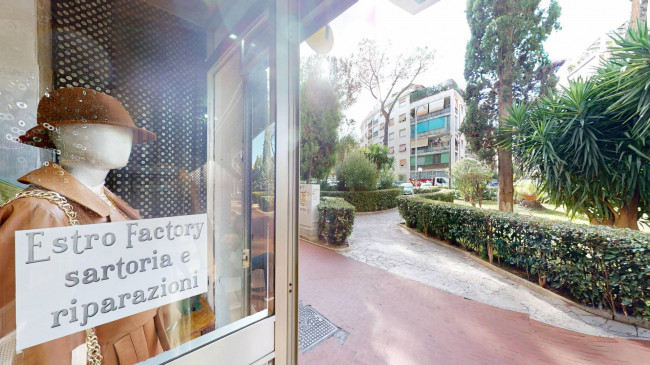 Locale commerciale in vendita