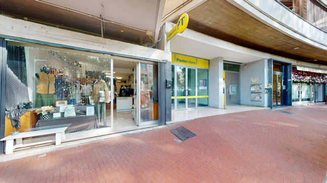 Locale commerciale in vendita
