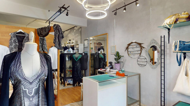 Locale commerciale in vendita