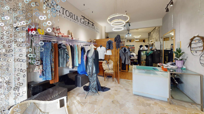 Locale commerciale in vendita