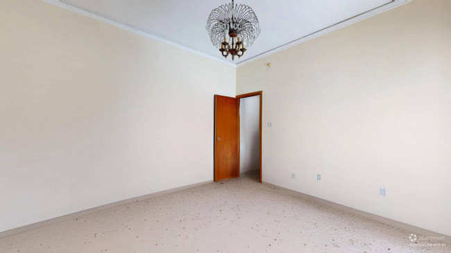 >5 locali in vendita