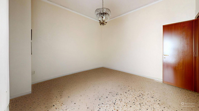 >5 locali in vendita