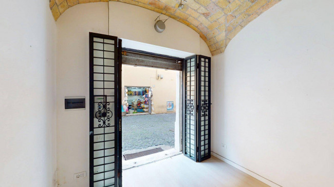 Locale commerciale in affitto