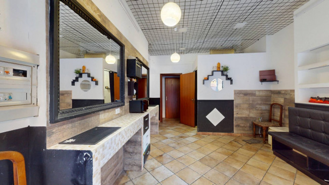 Locale commerciale in affitto