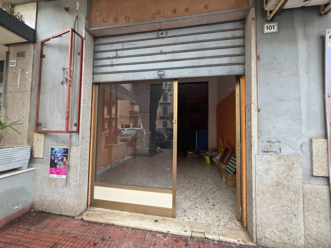 Locale commerciale in vendita
