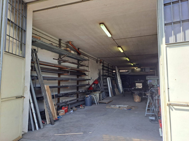 Locale commerciale in affitto