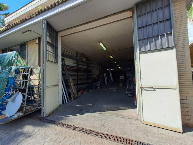 Locale commerciale in affitto