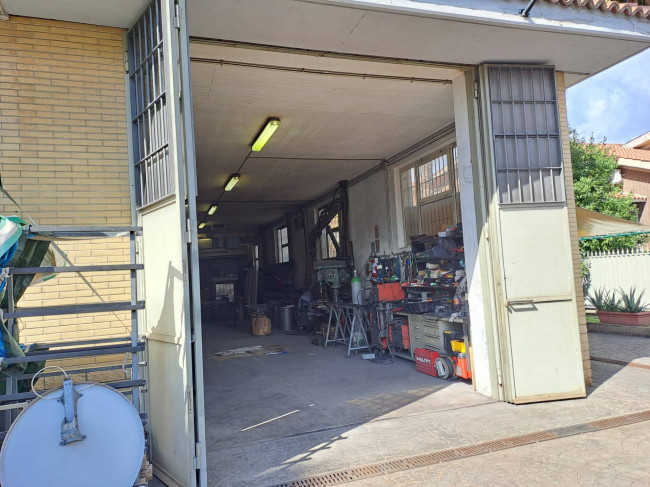 Locale commerciale in affitto