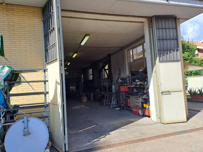 Locale commerciale in affitto