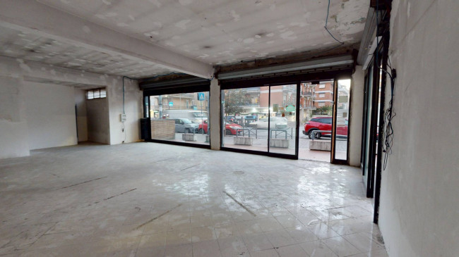 Locale commerciale in vendita