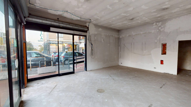 Locale commerciale in vendita