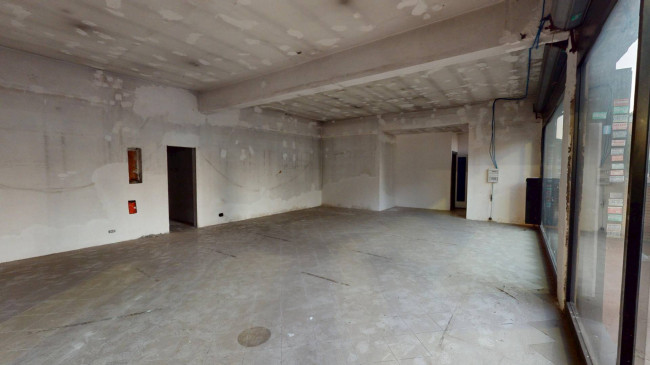 Locale commerciale in vendita