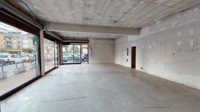 Locale commerciale in vendita