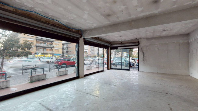 Locale commerciale in vendita