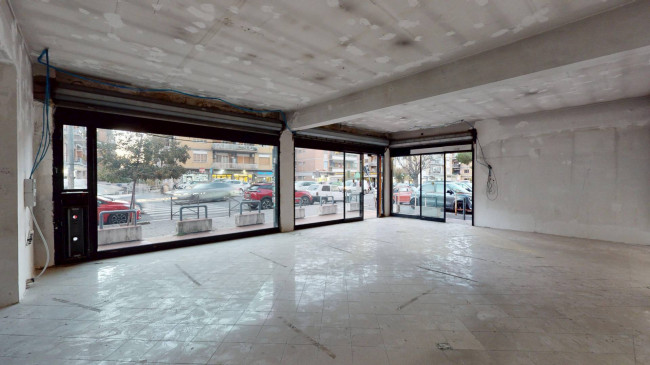 Locale commerciale in vendita