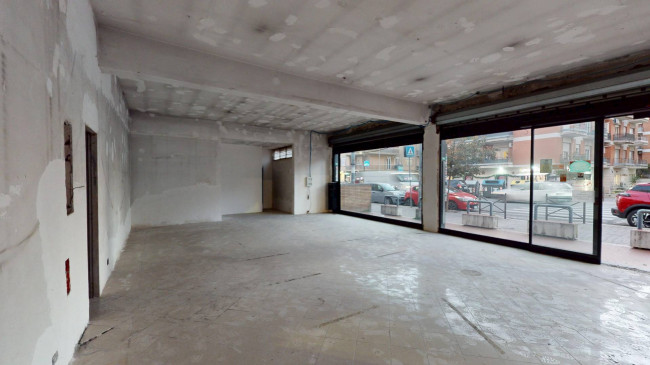 Locale commerciale in vendita