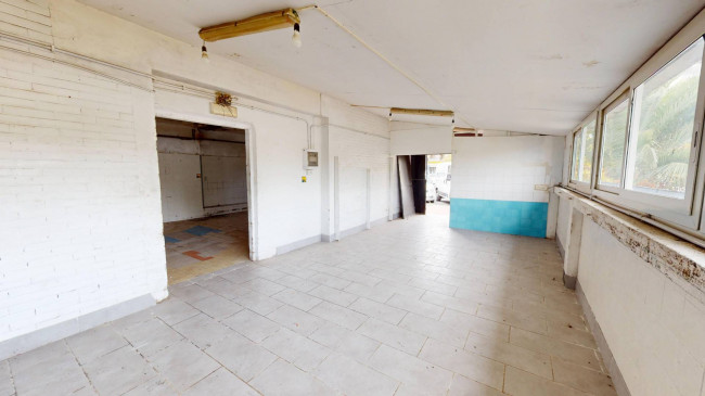 Locale commerciale in vendita