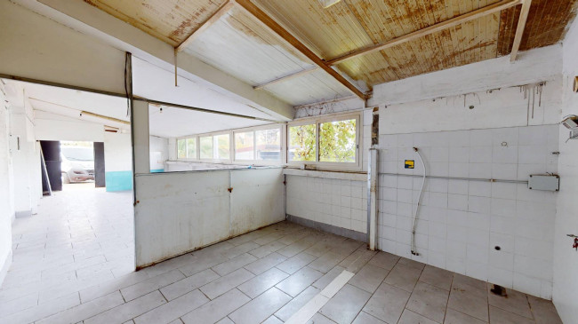 Locale commerciale in vendita