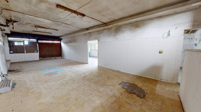 Locale commerciale in vendita