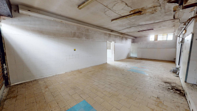 Locale commerciale in vendita