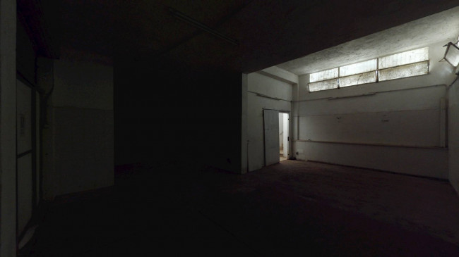 Locale commerciale in vendita