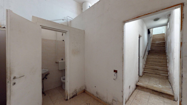 Locale commerciale in vendita