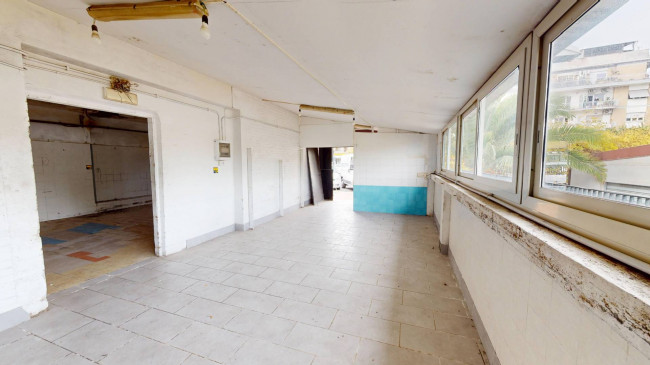 Locale commerciale in vendita