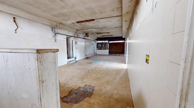 Locale commerciale in vendita