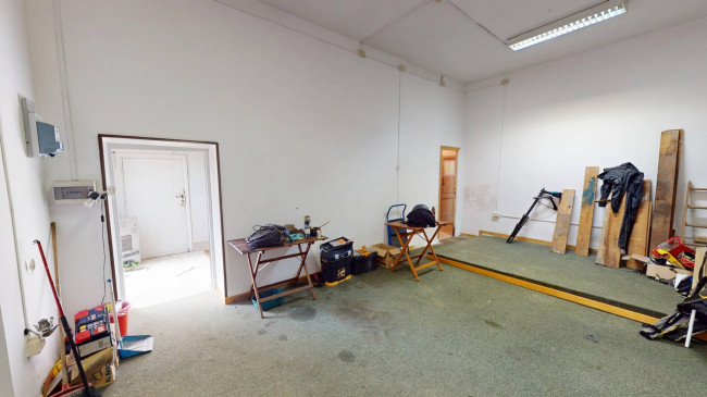 Locale commerciale in vendita