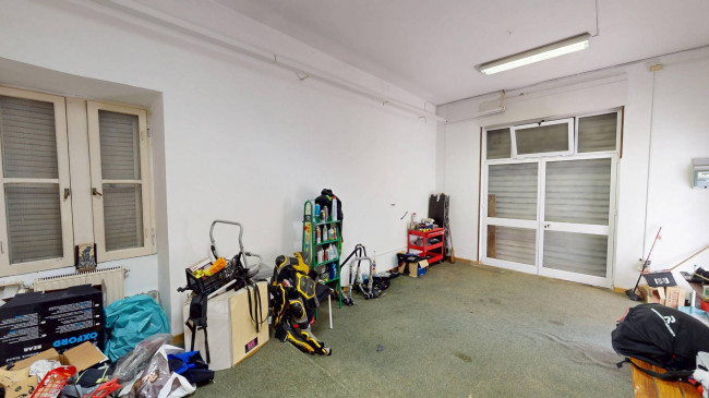 Locale commerciale in vendita