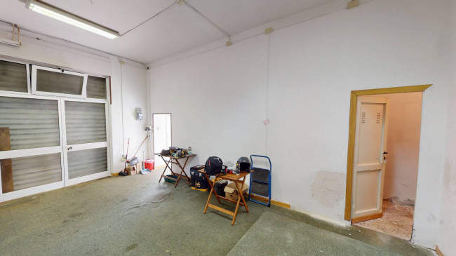 Locale commerciale in vendita