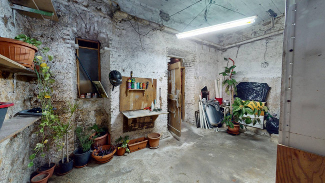 Locale commerciale in vendita