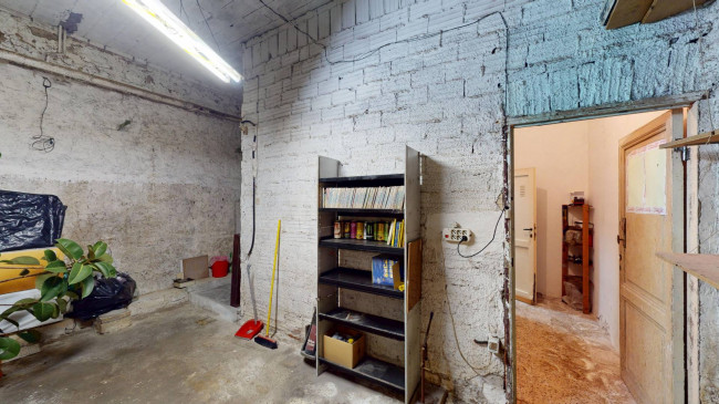 Locale commerciale in vendita