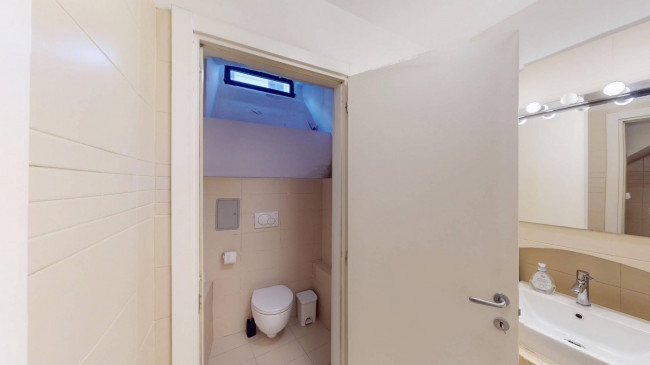 Locale commerciale in vendita