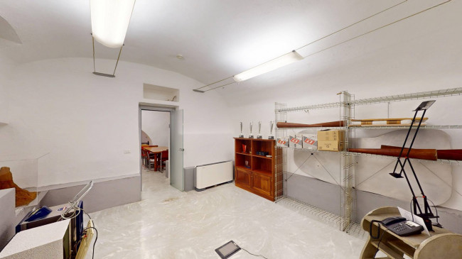 Locale commerciale in vendita