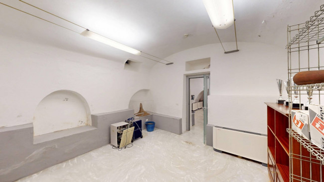 Locale commerciale in vendita