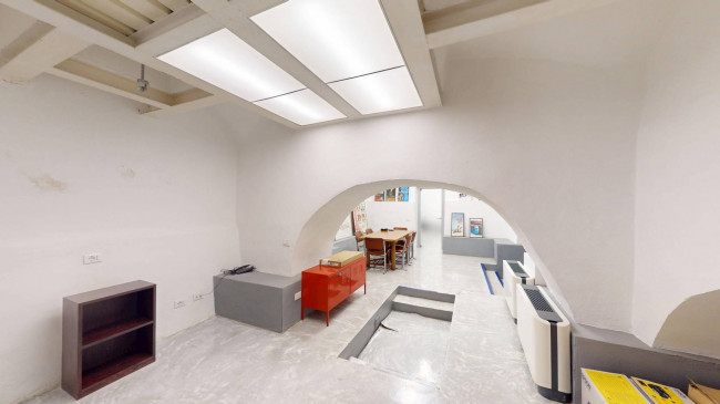 Locale commerciale in vendita