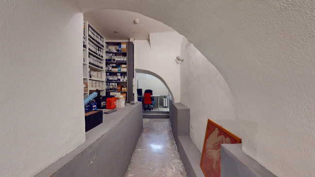 Locale commerciale in vendita