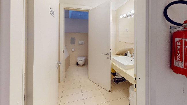 Locale commerciale in vendita