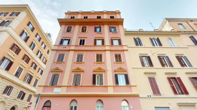 Locale commerciale in vendita